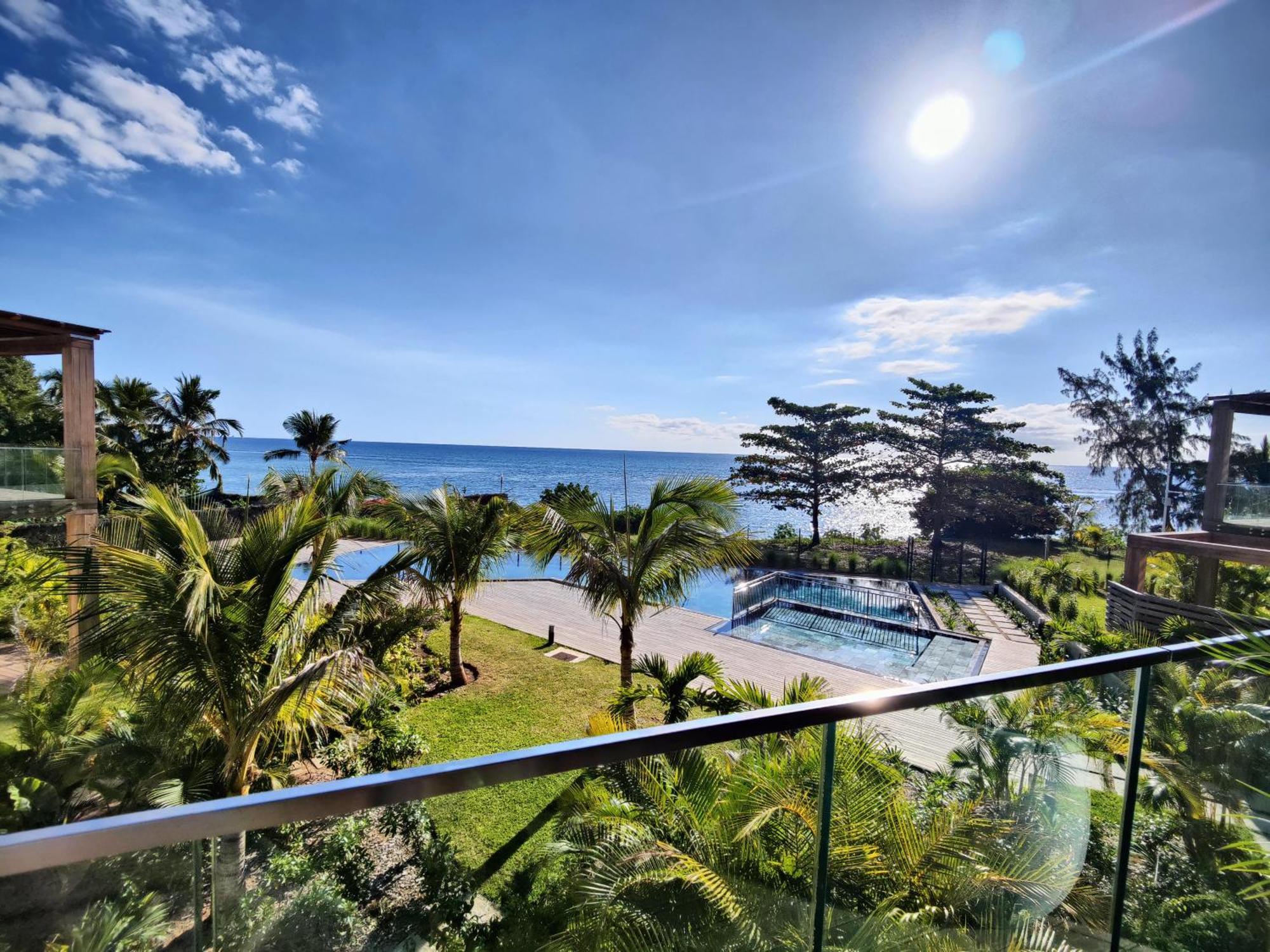 Ocean Point Beach Front Apartment Pointe aux Piments Eksteriør bilde