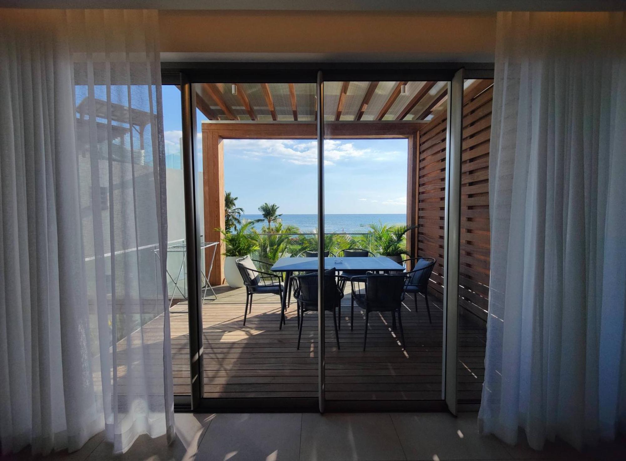 Ocean Point Beach Front Apartment Pointe aux Piments Eksteriør bilde
