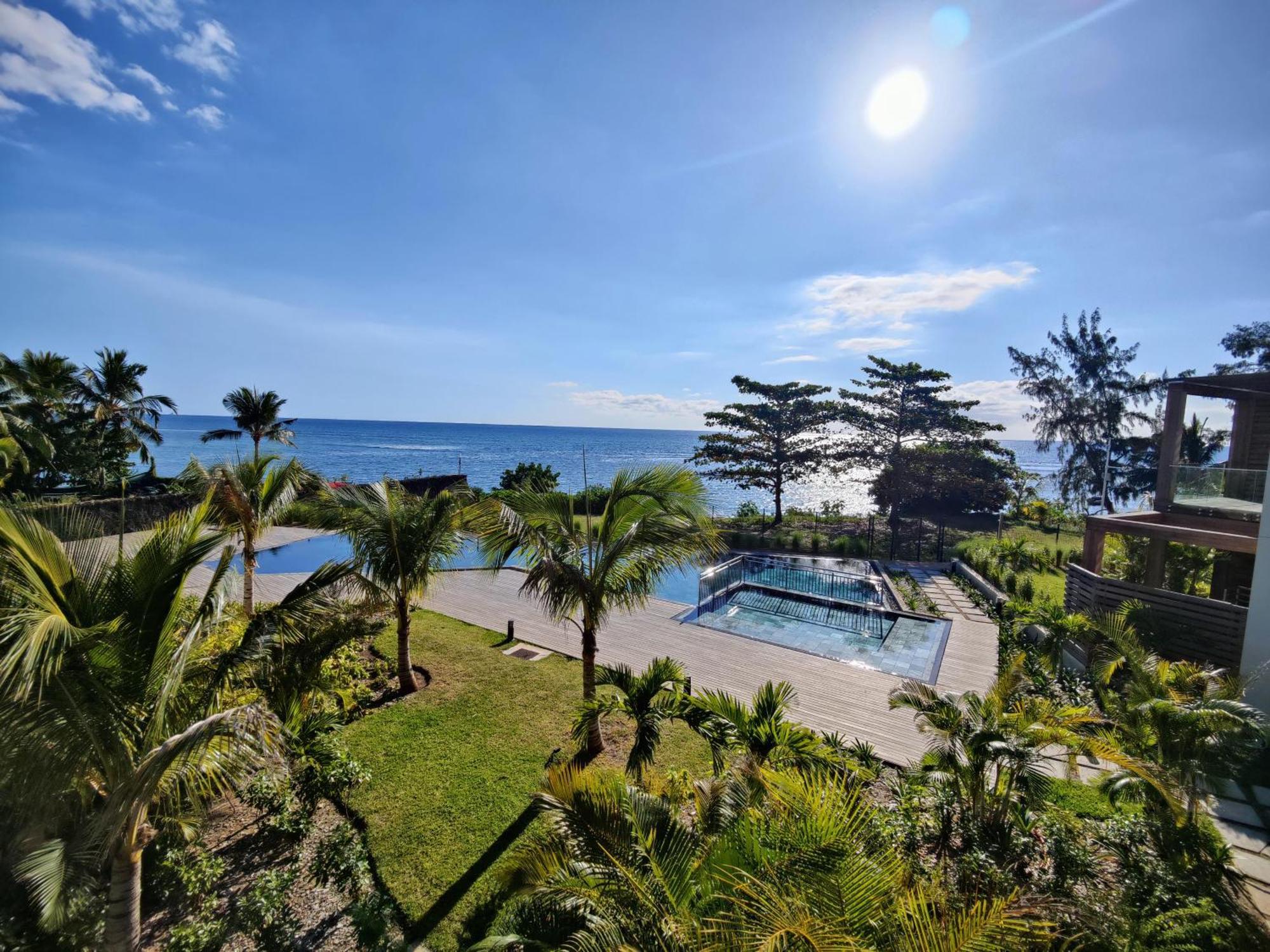 Ocean Point Beach Front Apartment Pointe aux Piments Eksteriør bilde