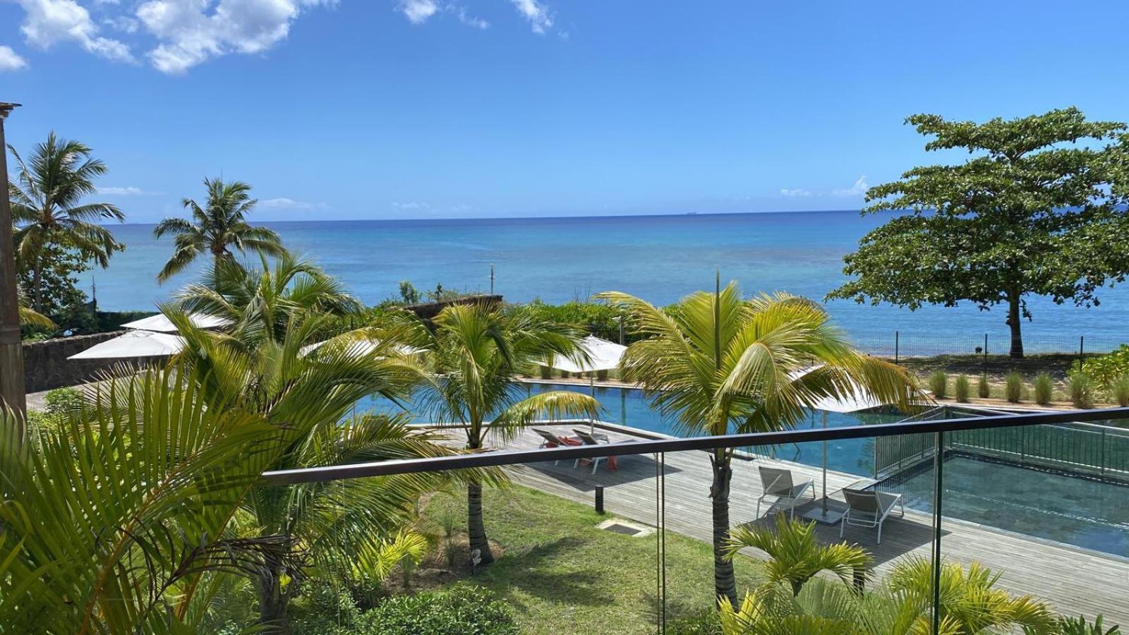 Ocean Point Beach Front Apartment Pointe aux Piments Eksteriør bilde